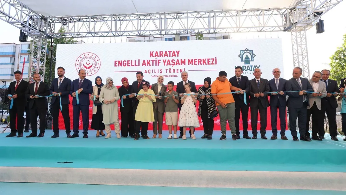 Aile ve Sosyal Hizmetler Bakanı Mahinur Özdemir Göktaş, Engelli Aktif Yaşam Merkezi açılışında konuşma yapıyor.