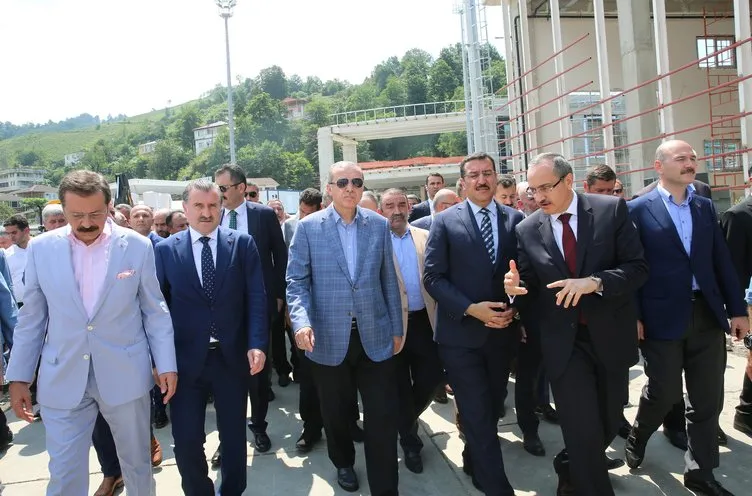Cumhurbaşkanı Erdoğan, Sarp Gümrük Kapısı’nda incelemelerde bulundu