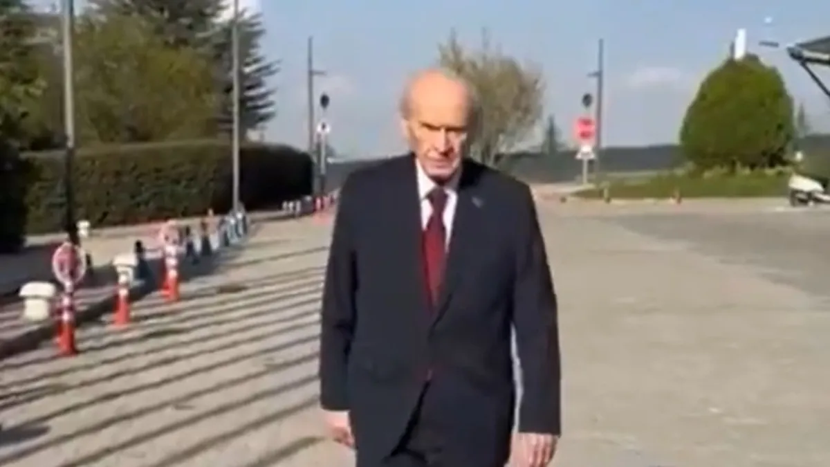 MHP'den dikkat çeken paylaşım: Hele durma yürü sen, daha yolun yarısı var..