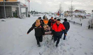 İstanbul’da yollar kapanınca hamile kadını itfaiye hastaneye götürdü