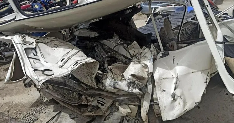 Manisa Alaşehir’de feci kaza: TIR’la çarpıştı kurtarılamadı!