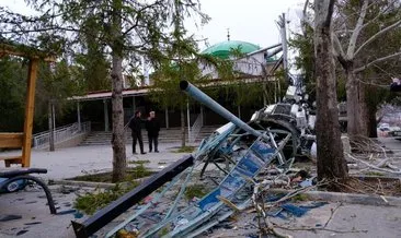 Erzincan’da kuvvetli rüzgar etkili oldu! Minare yıkıldı, okulun çatısı uçtu