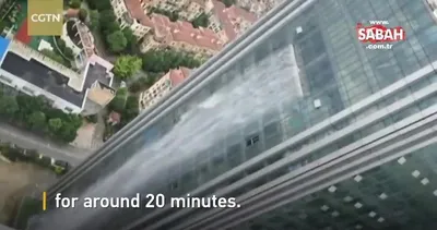 Bu şelale, gökdelende!