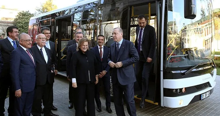 Sabancı, TEMSA’nın elektrikli otobüsünü Cumhurbaşkanı Erdoğan’a takdim etti
