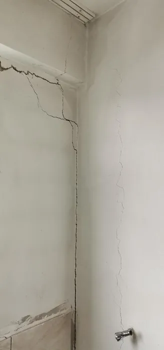 Bu mahalle kayıyor: Çıtır çıtır çatlıyor böyle bir şey görmedim!