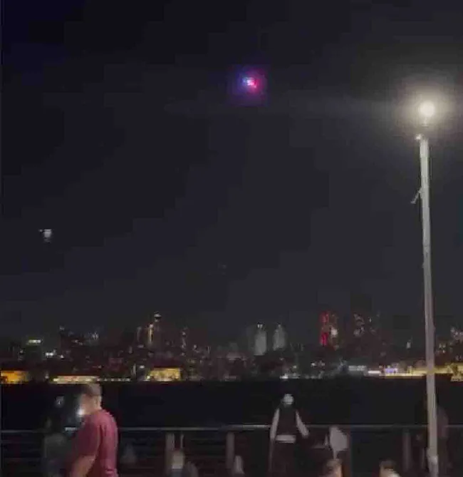 uskudarda-sahilde-alkol-icenlere-dronlu-uyari-1788213079475.jpeg