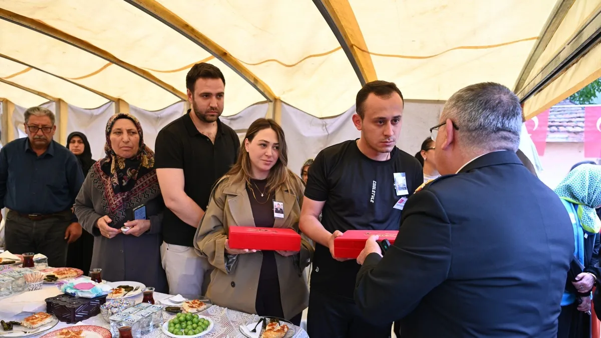 İçişleri Bakan Yardımcısı Doç. Dr. Kübra Güran Yiğitbaşı şehit ailesiyle bir arada
