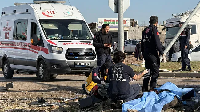 son-dakika-diyarbakirda-katliam-gibi-kaza-tir-ile-2-hafif-ticari-birbirine-girdi-olu-ve-yaralilar-var-1763640468100.jpeg (800×450)