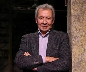 Tiyatronun duayen ismi Can Gürzap'a veda! Melek Baykal gözyaşlarına boğuldu “Bize bu yapılır mı”