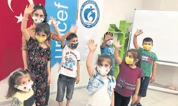 Sığınmacılardan çocuklara maske
