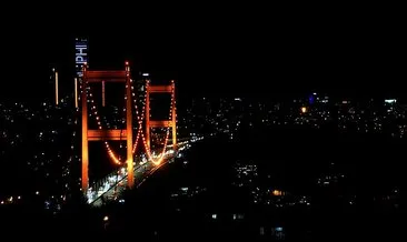 İstanbul’un kuleleri ve köprüleri turuncuya büründü