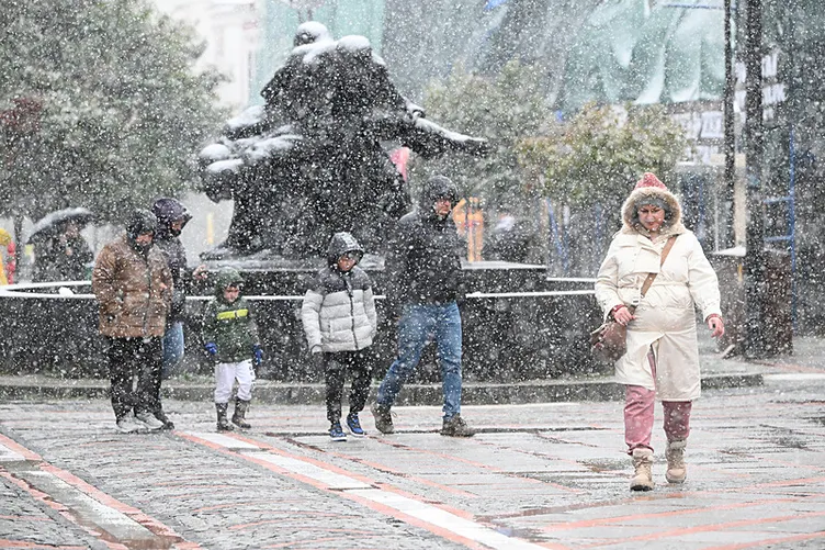 SON DAKİKA | İstanbul için kar alarmı! O ilçelerde yaşayanlar dikkat: 3 ila 10 santimetreye kadar ulaşacak
