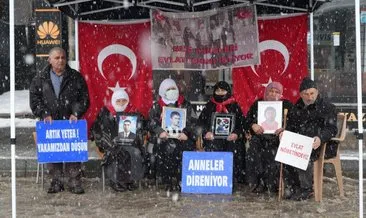 Muş’ta aileler kar altında evlat nöbetini sürdürdü #mus