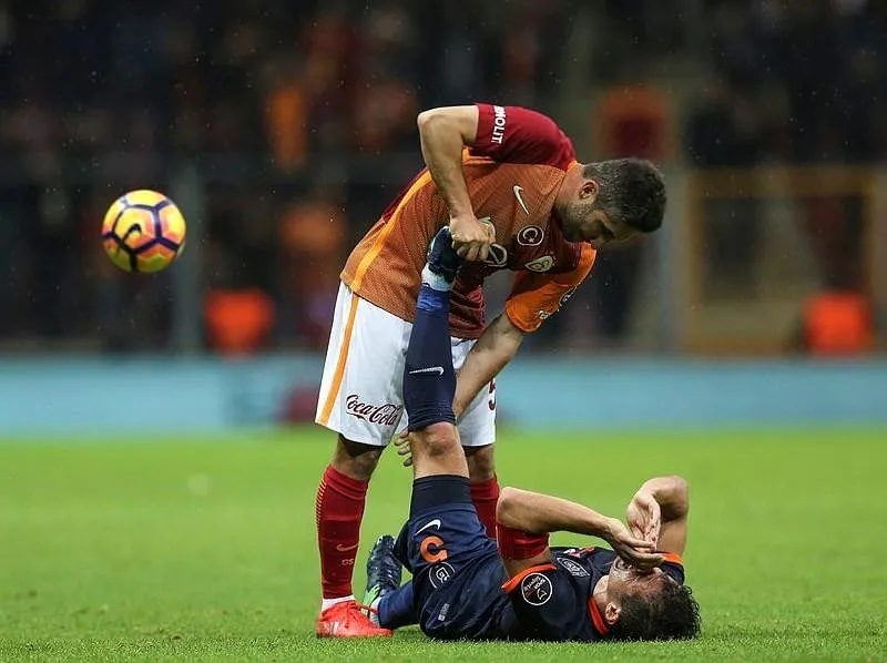 Emre Belözoğlu'ndan yıldız göndermesi