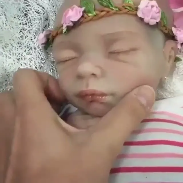 Görenleri şaşkına çeviren o bebek!