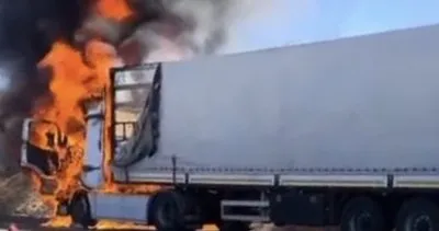 Birecik'te seyir halindeki tır yandı 