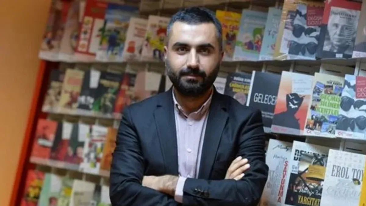 Gazeteci Alican Uludağ hakkında hazırlanan iddianamenin detayları ortaya çıktı: “Dezenformasyon içerikli paylaşımlar…” Gazeteci Alican Uludağ hakkında hazırlanan iddianamenin detayları ortaya çıktı: “Dezenformasyon içerikli paylaşımlar…”