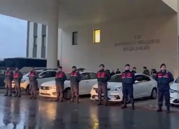 bakirkoyun-cop-kamyonu-giresunda-gezdi-tanker-silivride-cikti-1793339361570.jpg