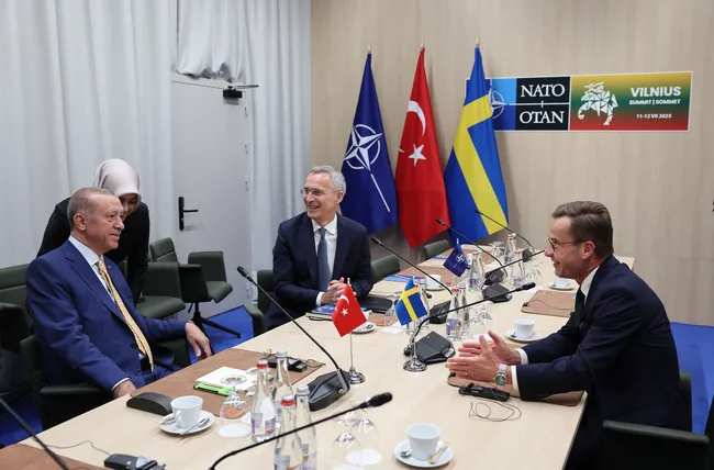 son-dakika-litvanyadaki-uclu-zirve-sonrasi-stoltenbergden-aciklama-turkiye-isvec-nato-mutabakata-vardi-1689017567091.jpg