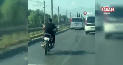 Ehliyetsiz motosiklet sürücüsü maskeyi yüzüne değil plakasına taktı | Video