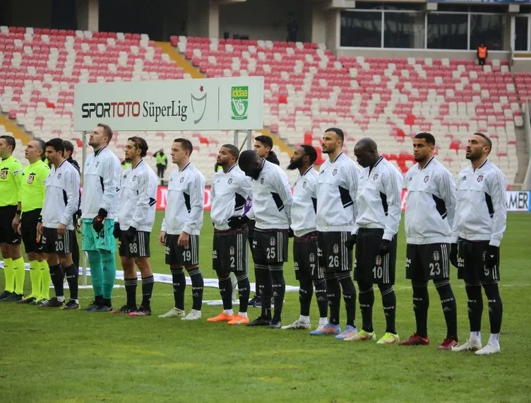Son dakika Beşiktaş transfer haberleri: Şenol Güneş hepsine ’güle güle’ dedi! 5 futbolcunun bileti kesildi