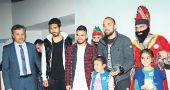 Bursasporlu futbolcular çocuklarla buluştu