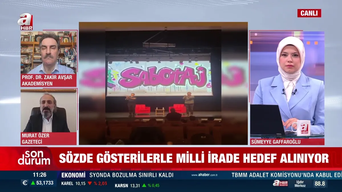 Barış Atay ve Bülent Emrah Parlak’ın skandal gösterisine tepkiler çığ gibi: Mizah kılıfıyla sinsi sabotajın arkasında ne yatıyor? | Video videosunu izle Barış Atay ve Bülent Emrah Parlak’ın skandal gösterisine tepkiler çığ gibi: Mizah kılıfıyla sinsi sabotajın arkasında ne yatıyor? | Video videosunu izle