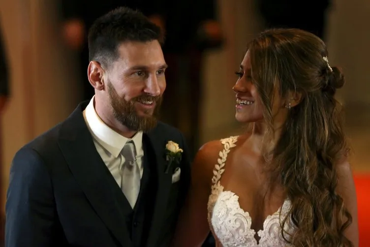 Çocukluk aşkıyla evlenen Messi’ye Barcelona’dan şahane hediye!