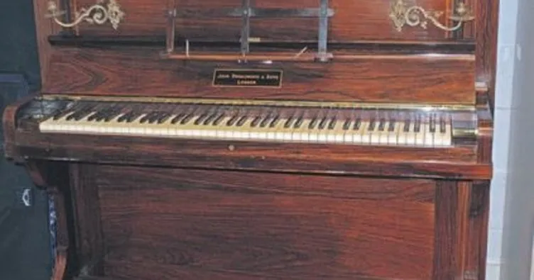 111 yıllık piyanodan hazine çıktı