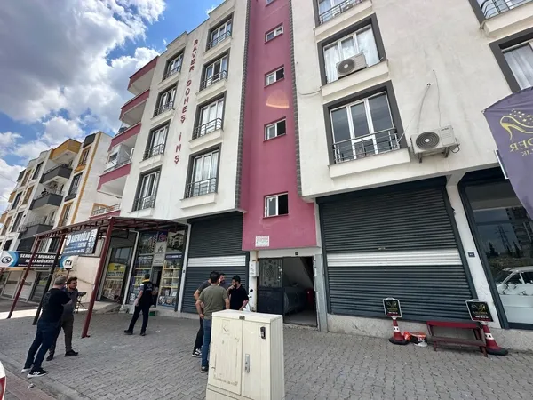 esini-ve-kizini-silahla-yaraladi-1780745019101.jpg