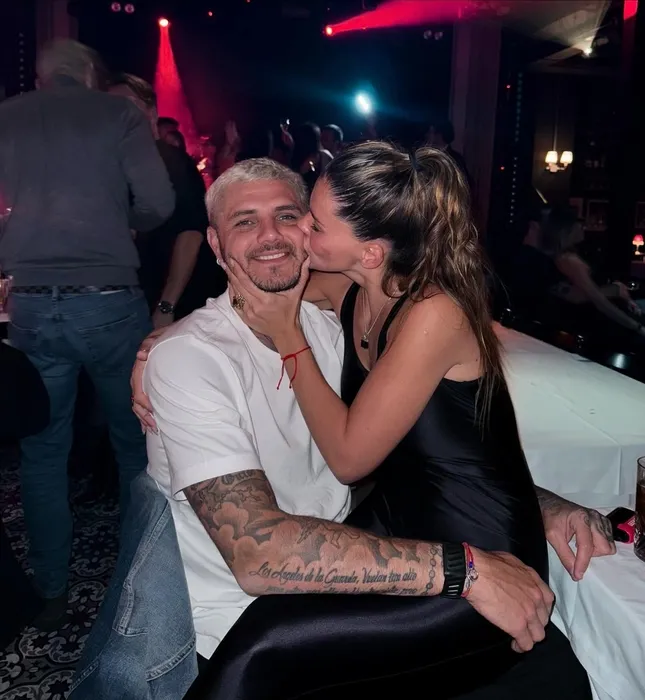 Icardi tek kişi gitti çift kişi döndü! Yeni sevgilisi ve takım arkadaşlarıyla böyle eğlendi...