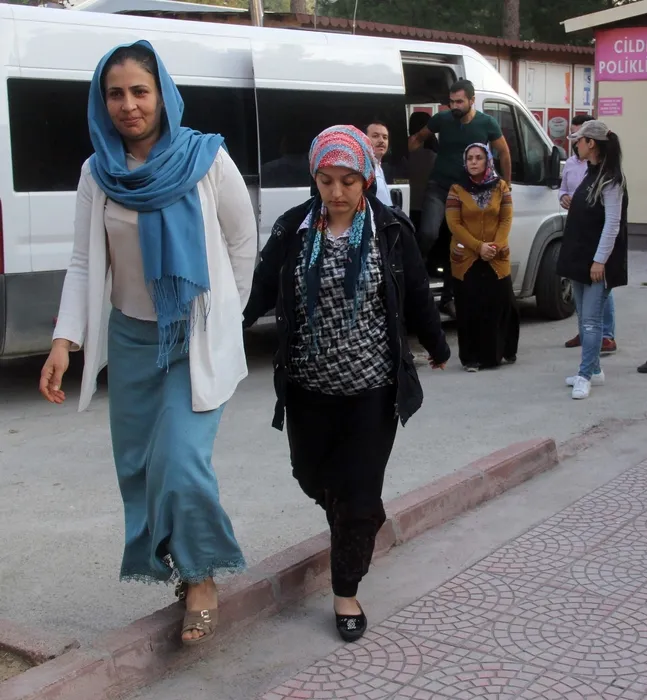 Son dakika haberi: Terör örgütüne bir darbe daha! 12'si kadın 37 kişi yakalandı