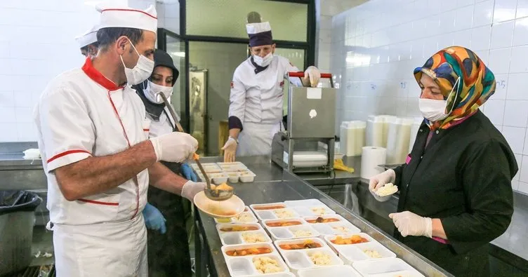 Erzincan Belediyesince Ramazan ayında günlük 800 kişiye iftar yemeği götürülüyor
