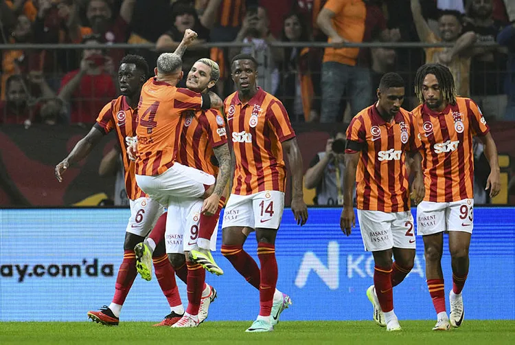 son-dakika-okan-buruktan-sakatlik-aciklamasi-icardi-sekerek-cikti-1697918803208.jpg