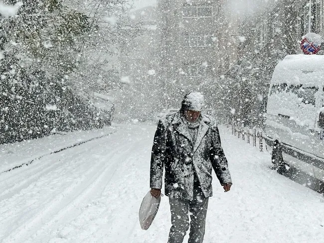 son-dakika-hava-durumu-istanbula-kar-geliyor-meteoroloji-saat-vererek-uyardi-iste-megakentte-karin-baslayacagi-1772000145566.jpg (2048×1536)