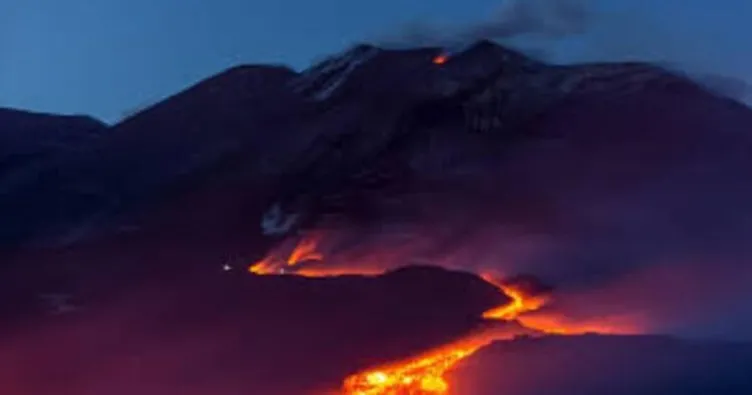 Etna Yanardağı patlama görüntüleri sosyal medyanın gündemine oturdu: Etna Yanardağı nerede, son durum ne?