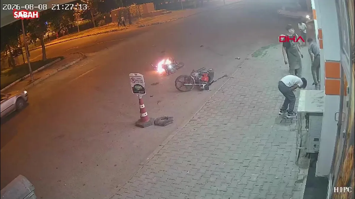 İki motosikletin çarpıştı! Motosikletlerden biri alev aldı: Kaza anı kamerada videosunu izle İki motosikletin çarpıştı! Motosikletlerden biri alev aldı: Kaza anı kamerada videosunu izle