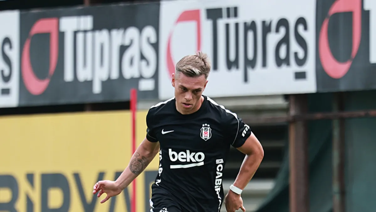 Beşiktaş’ta Leandro Trossard ilk antrenmanına çıktı Beşiktaş’ta Leandro Trossard ilk antrenmanına çıktı