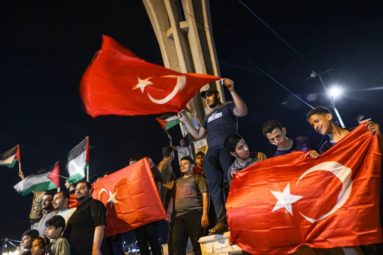 Dünyanın dört bir yanında kutlamalar başladı: Başkan Erdoğan’ın zaferi coşkuyla karşılandı!