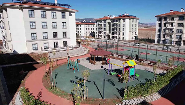 Deprem bölgesinde yaralar sarılıyor: İşte il il teslime hazır konut sayısı...