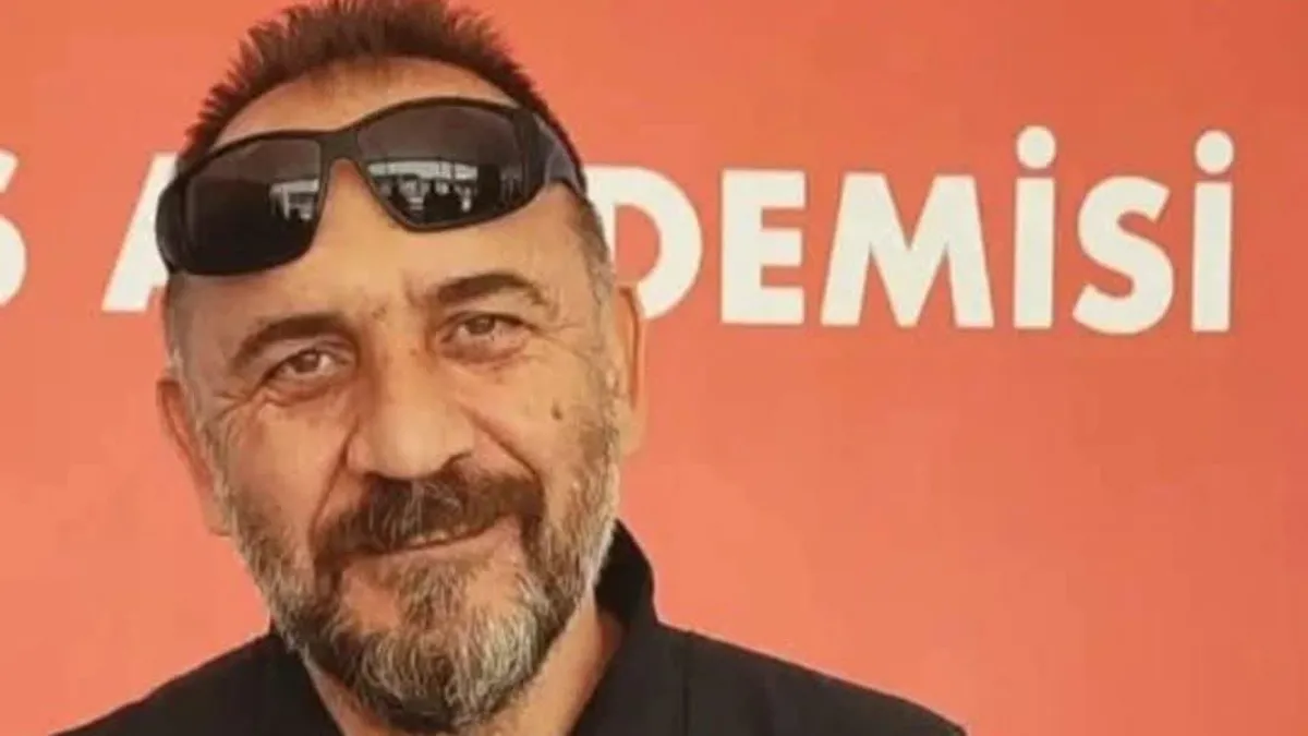 Pilot Emekli Albay Yasa Özden Bakkal için düzenlenen cenaze töreninden bir kesit.
