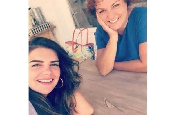 Ünlüler ve anneleri (Ayla Çelik )