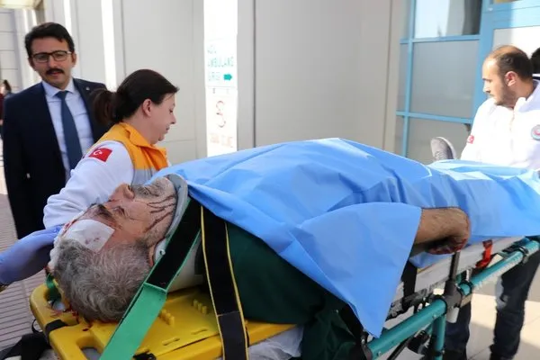 Sanatçı Esat Kabaklı Burdur'da trafik kazası geçirdi
