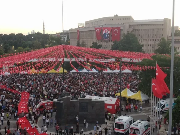 gaziantep-demokrasi-nobetine-kostu-1657913641471.jpeg