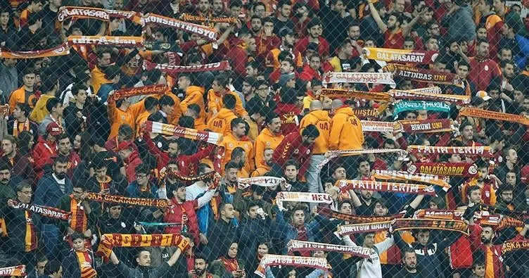 Galatasaray taraftarlarından Çanakkale pankartları