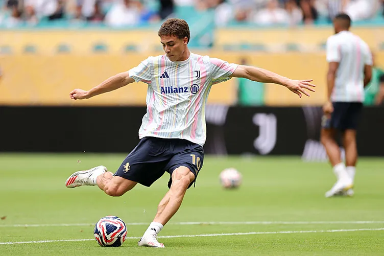 Milli futbolcu Kenan Yıldız resmen imzayı atıyor! 6 Son dakika transfer haberi: Milli futbolcu Kenan Yıldız resmen imzayı atıyor! Yeni kazancı dudak uçuklatacak...