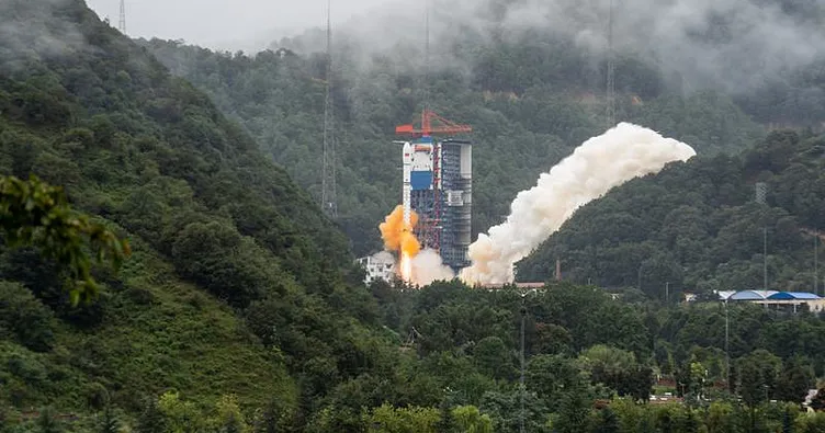 Uzay yarışında yeni hamle: Çin 2 yeni uydu fırlattı
