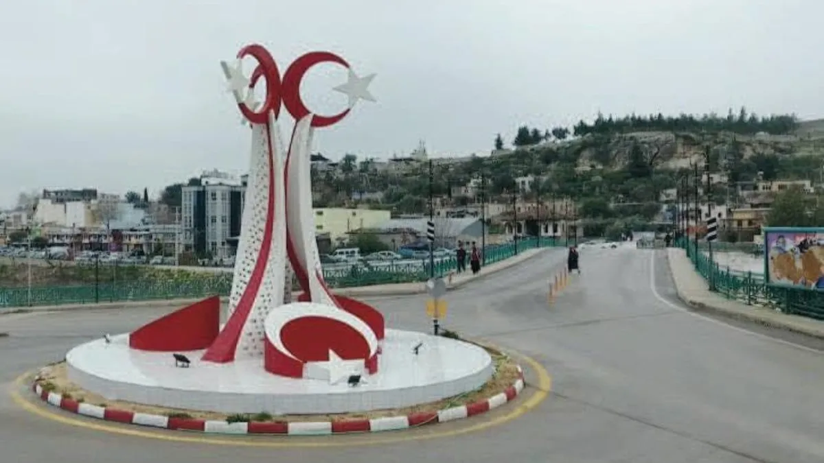 CHP'li belediyenin ilk icraat: 'Türk Bayrağı Anıtı'nı kaldırmak