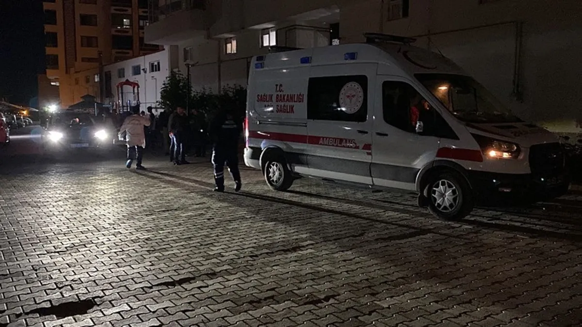 Çocuğunun gözü önünde eşini öldürdü Çocuğunun gözü önünde eşini öldürdü