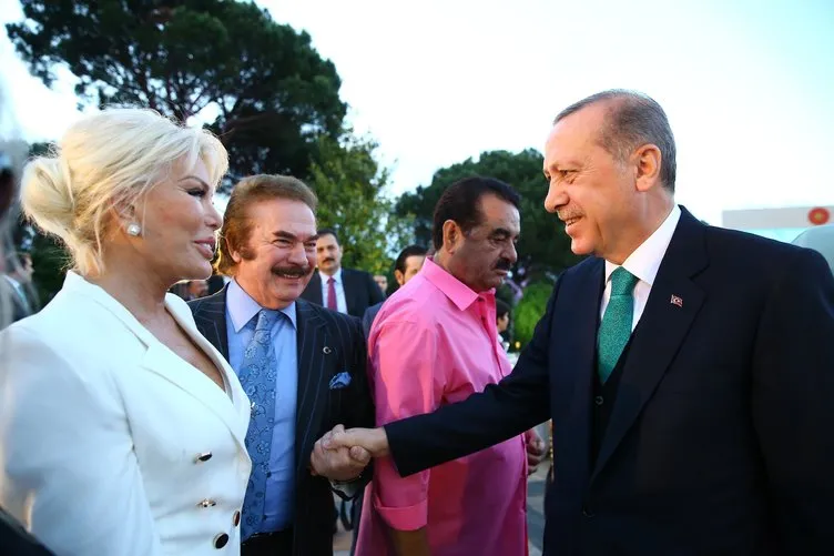 Sanat ve spor camiası Cumhurbaşkanı Recep Tayyip Erdoğan ile eşi Emine Erdoğan’ın iftar davetinde buluştu